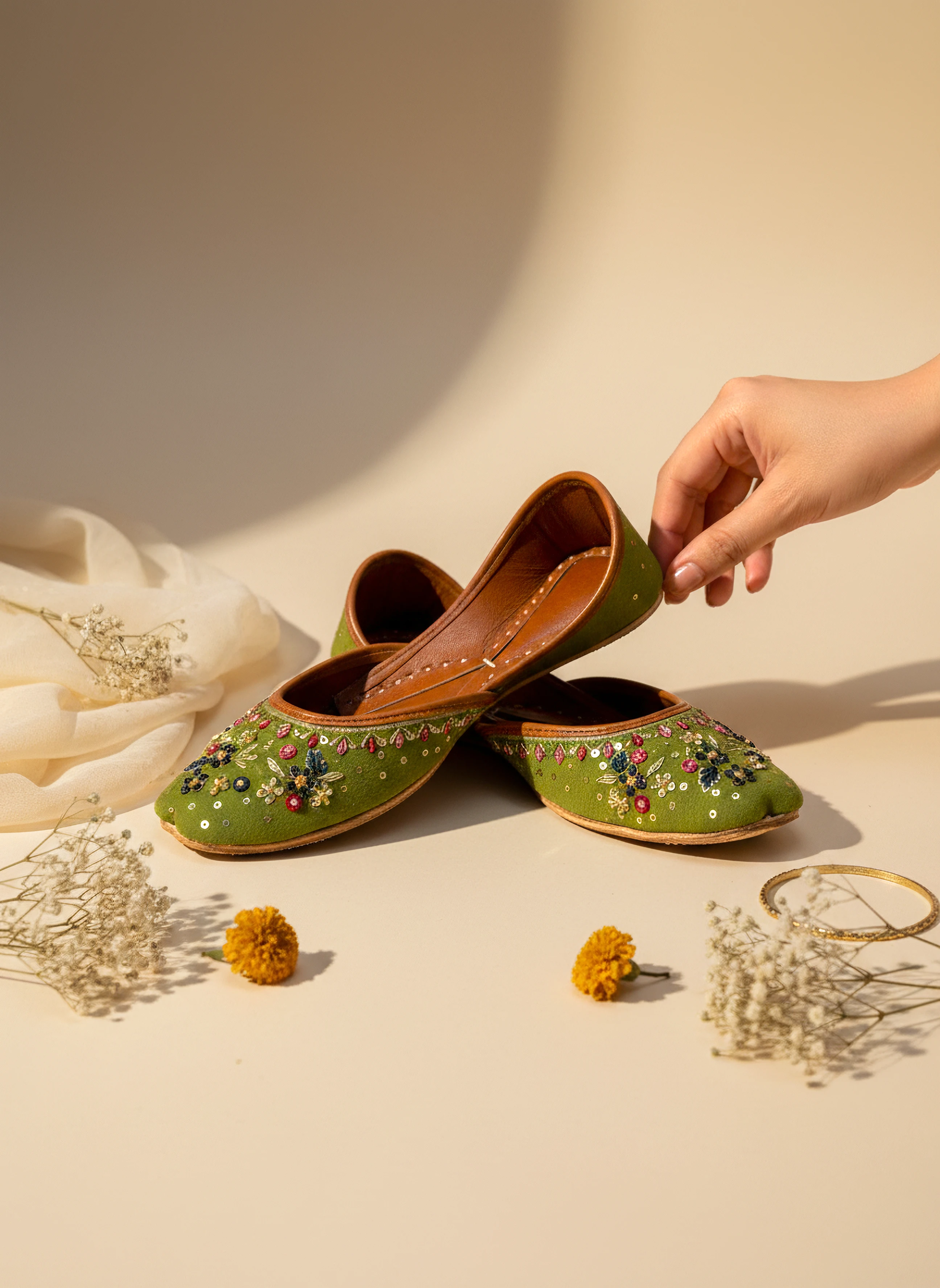Rangin Menak - Green Khussa