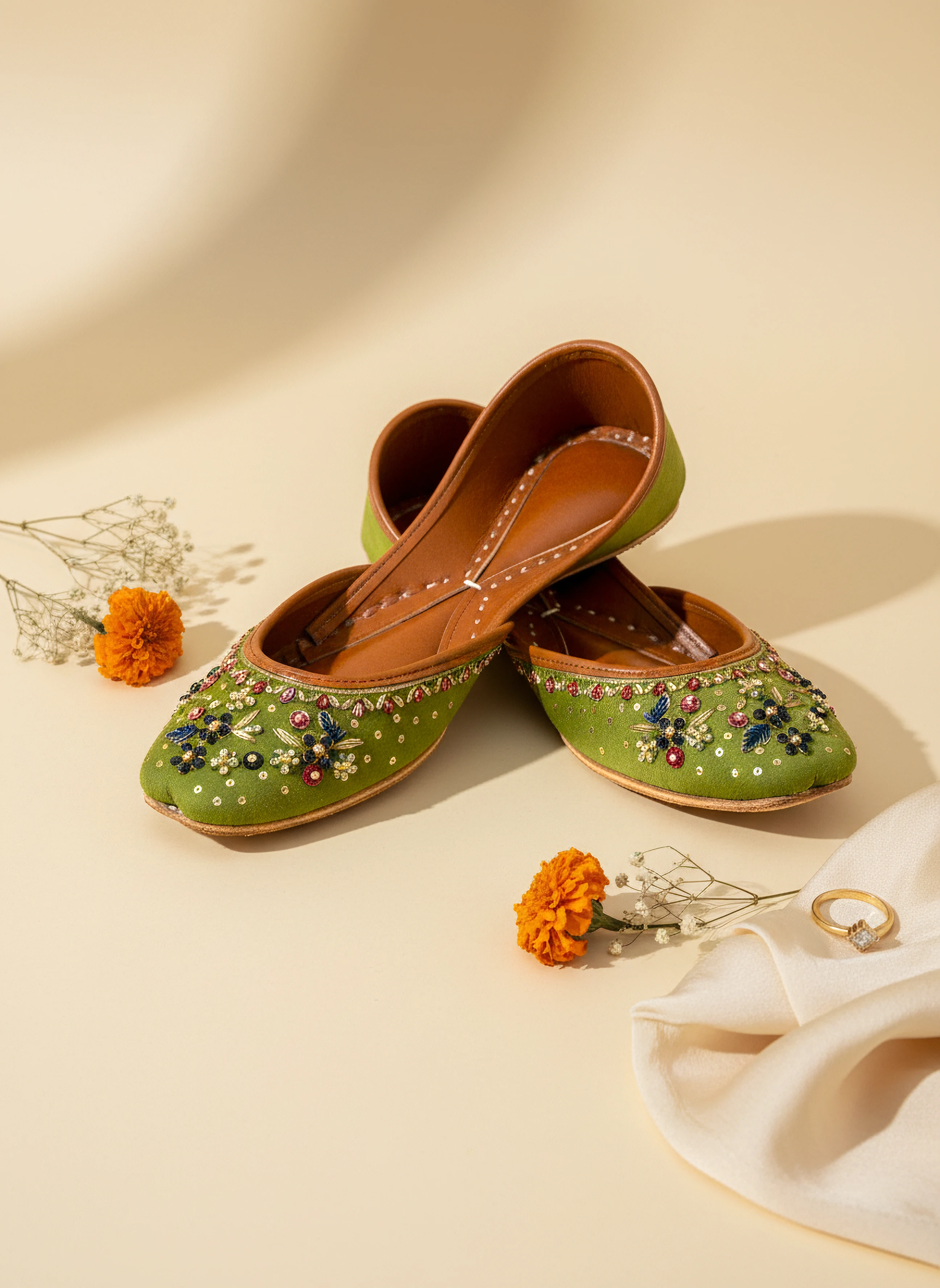 Rangin Menak - Green Khussa