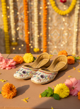 Gulrukh - Beige Khussa