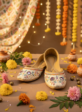 Gulrukh - Beige Khussa