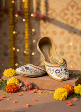 Gulrukh - Beige Khussa