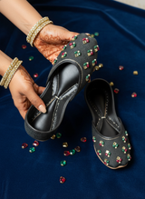 Sitara-e-Shab - Black Khussa